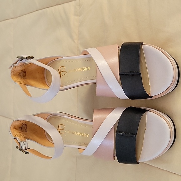 B.Makowsky wedge sandals. Never used. Size 6M - Picture 2 of 5